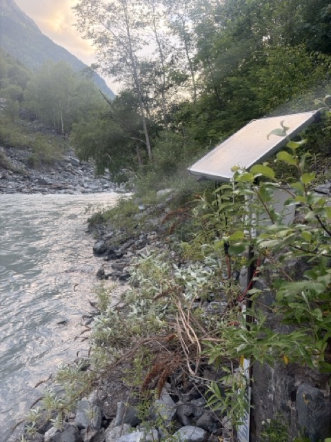 FieldEye unit at the Romanche river — solar panel and 4G enclosure on a pole